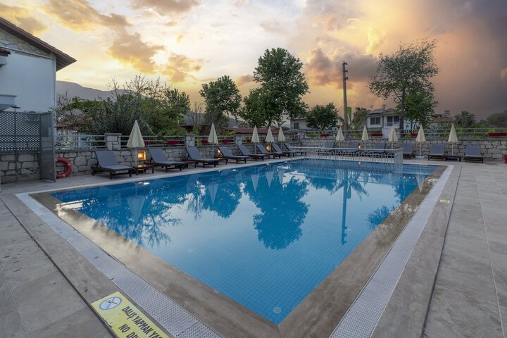 Pool 73 of 178