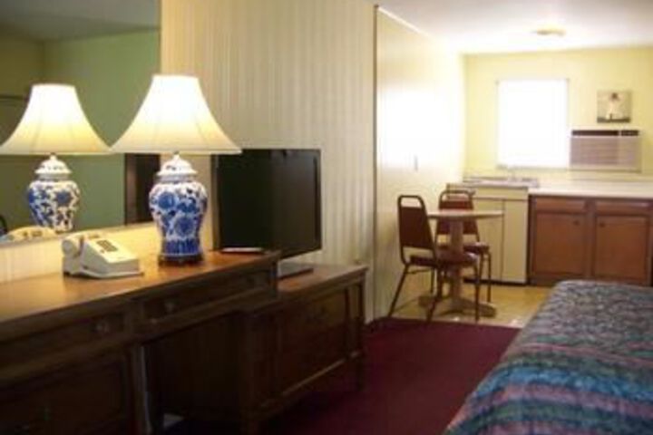 Hotel Suite Photo