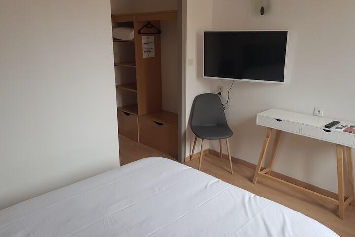 Room 6 of 24