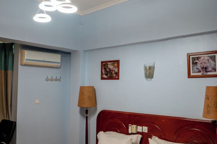 Room 35 of 167