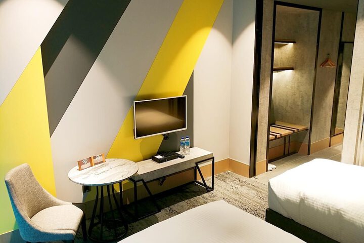 Room 8 of 17
