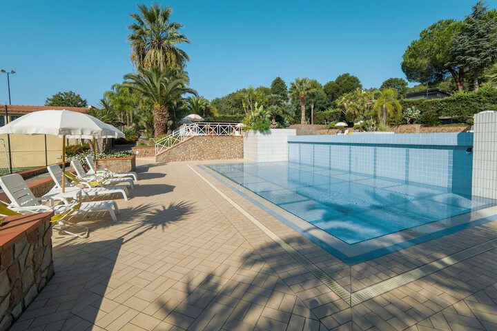 Hotel with Pool
