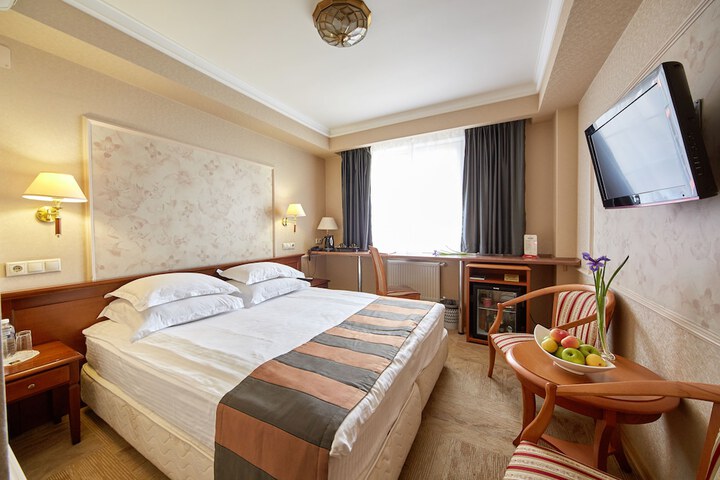 Room 5 of 75