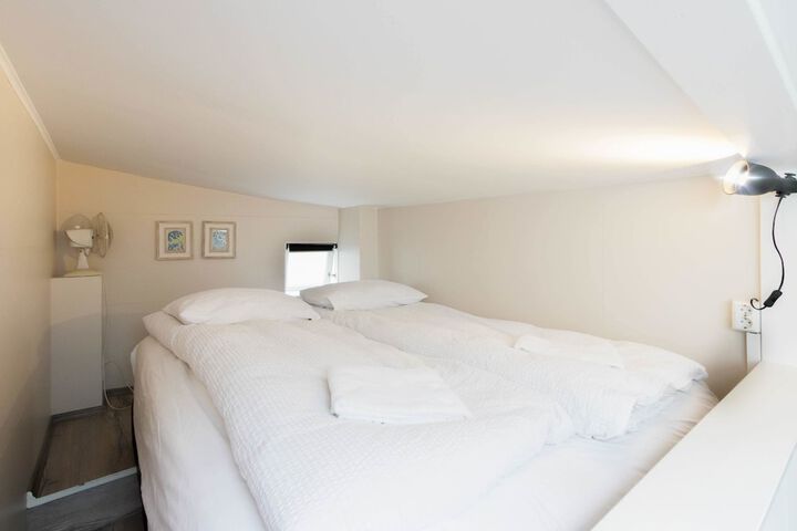Room 6 of 39