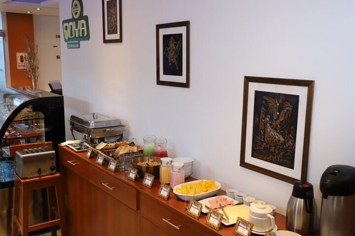 Dining 15 of 17