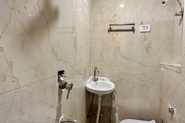 Room 8 of 13