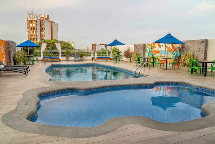 Pools & Facilities