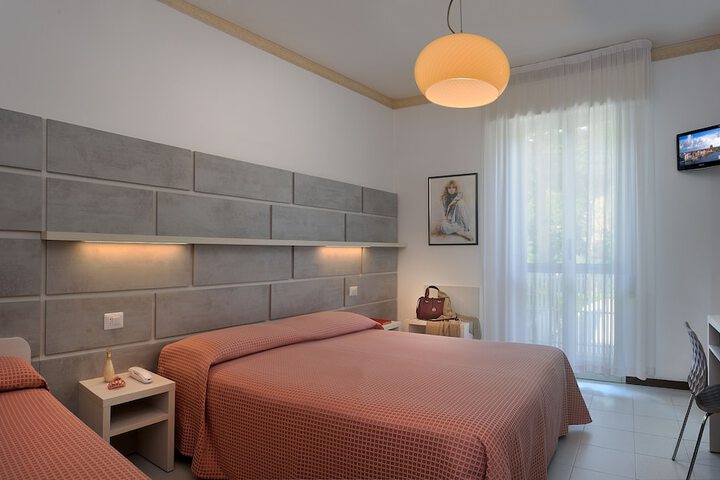 Room 10 of 43