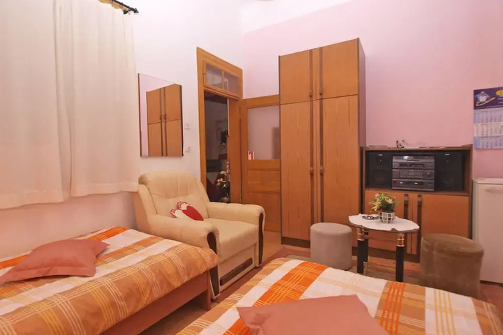 Room 2 of 11