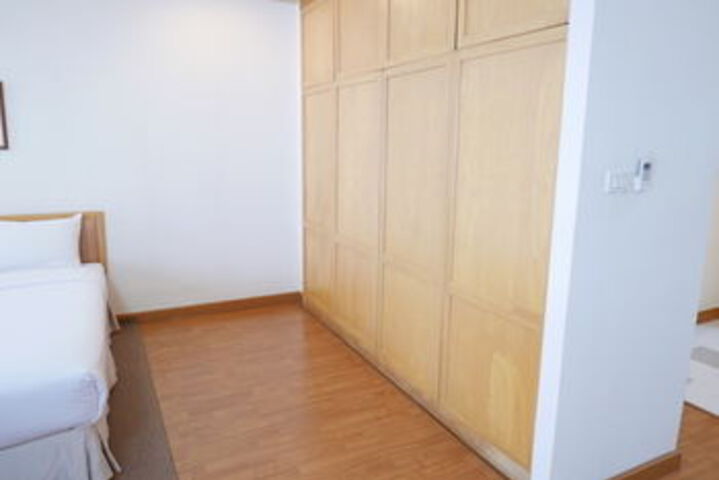 Room 10 of 25