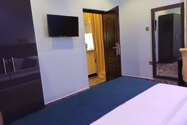 Room 17 of 46