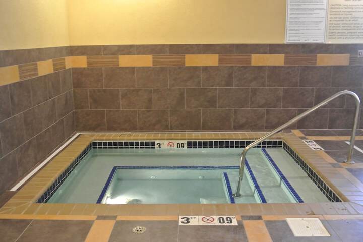 Indoor spa tub