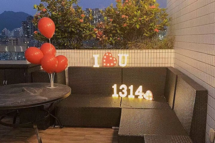 Dining 9 of 16