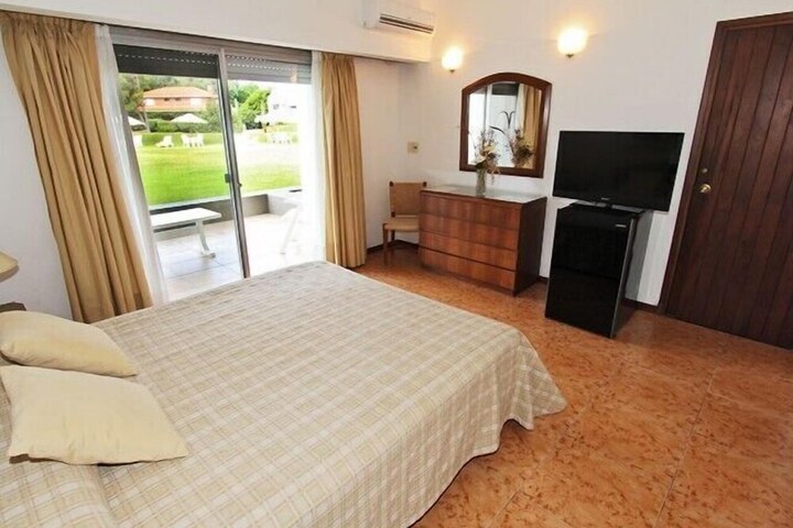 Room 40 of 166
