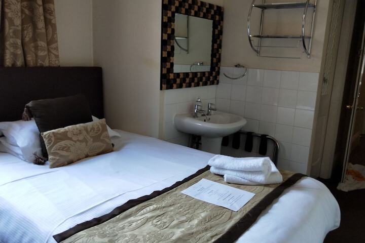 Room 9 of 35