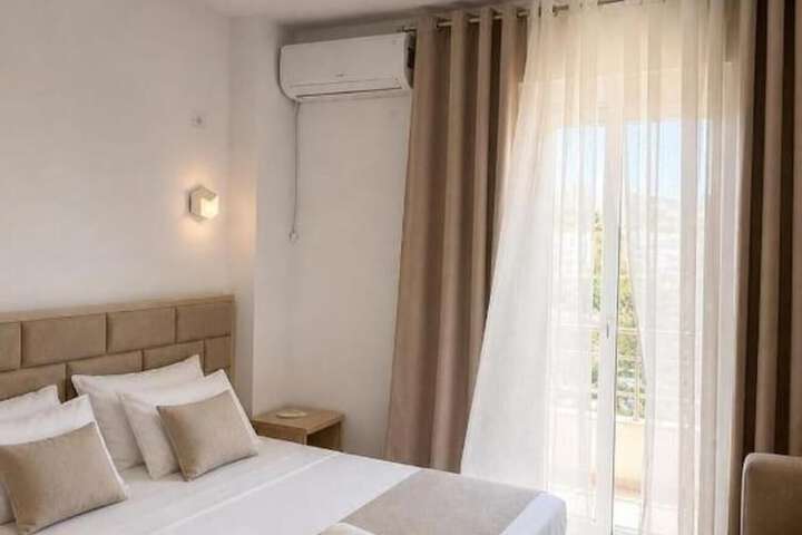 Room 14 of 20