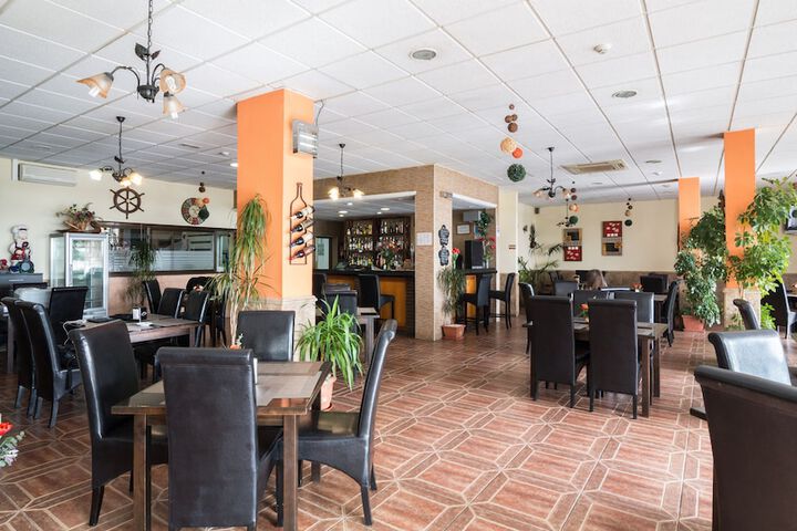 Lounge 114 of 131