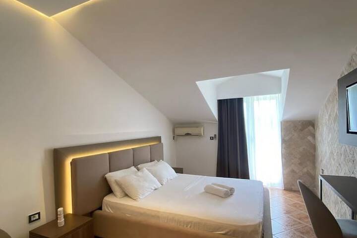 Room 42 of 132