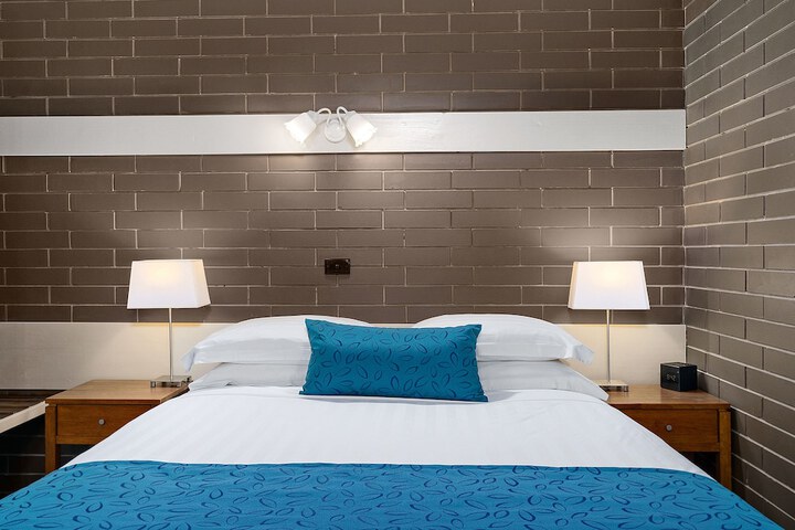 Room 13 of 26