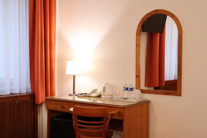 Room 12 of 21