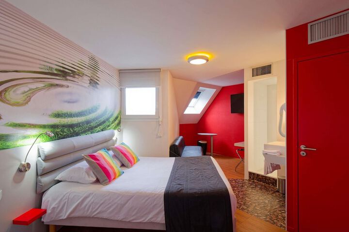 Room 30 of 44