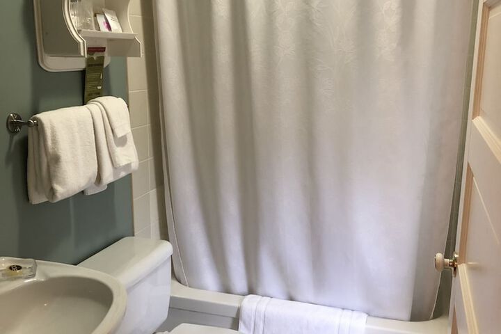Room 5 of 44
