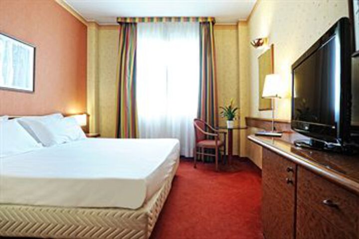 Room 25 of 43