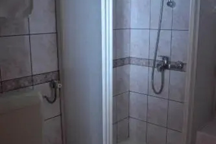 Room 7 of 13