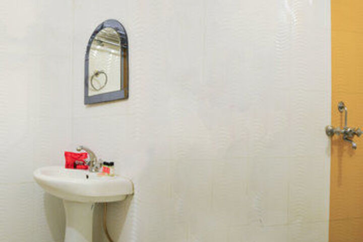Room 2 of 28