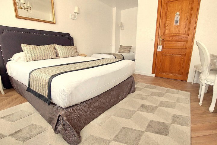 Room 10 of 27