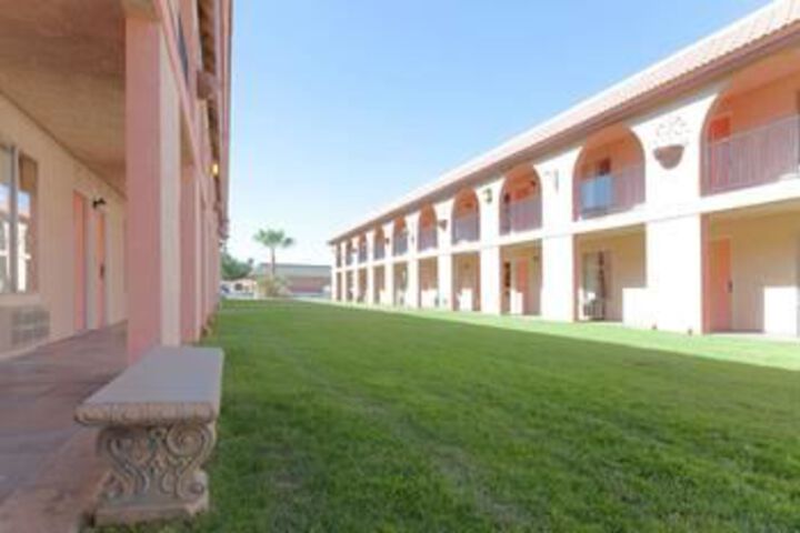 Buttonwillow Inn