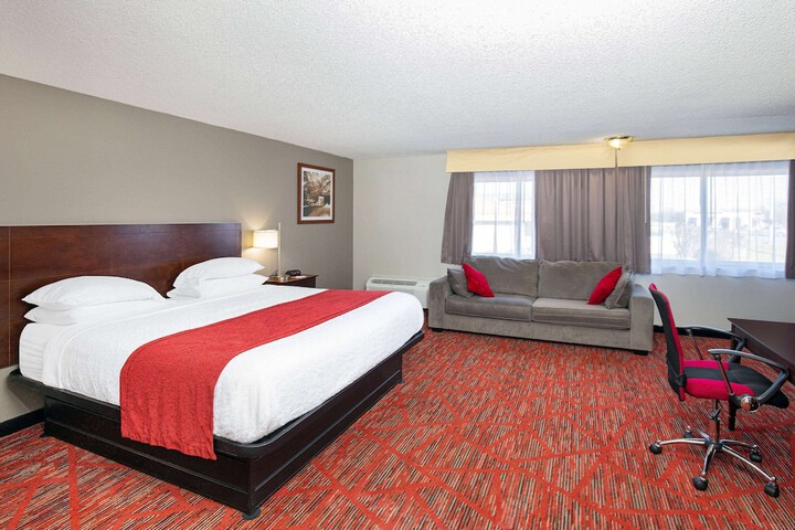 1 King Bed Accessible (17 of 21)