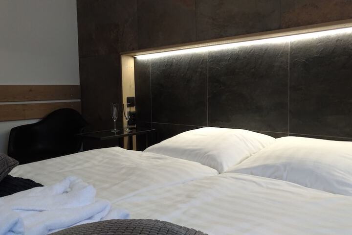 Room 6 of 38