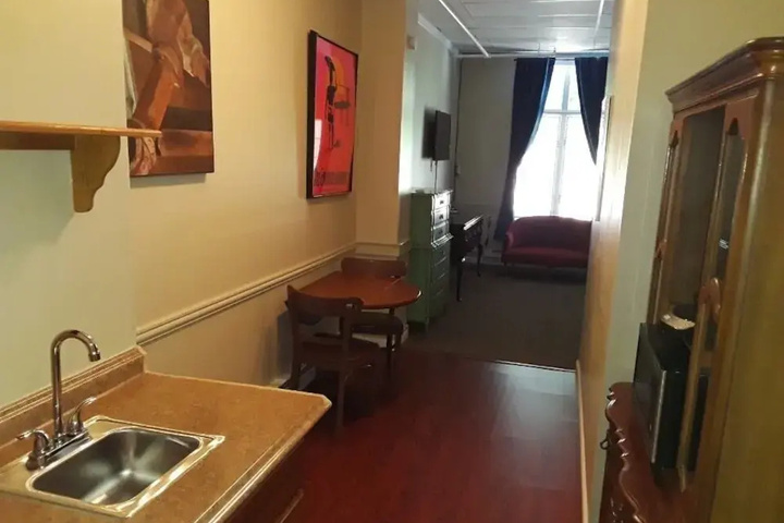 Room 9 of 14