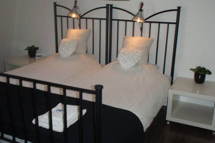 Room 7 of 25