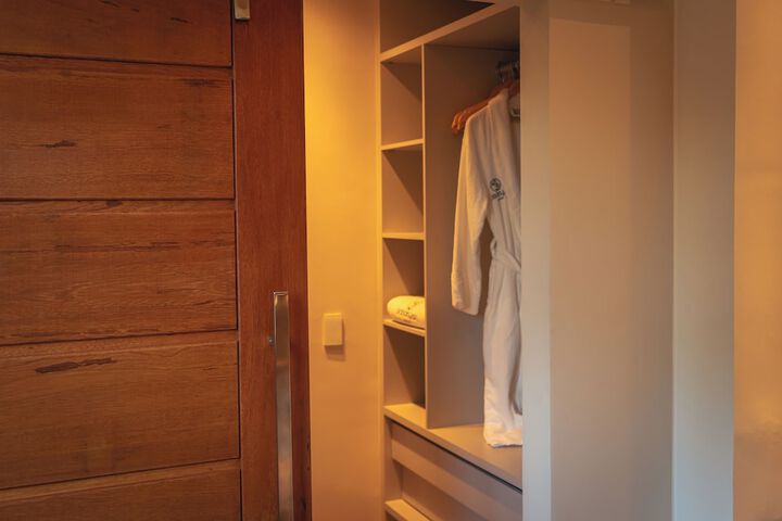 Room 65 of 152
