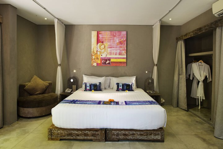 Room 38 of 227