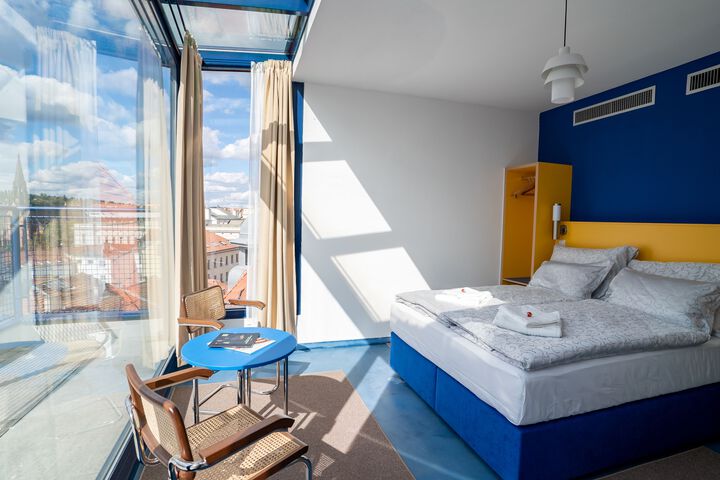 Room 9 of 20