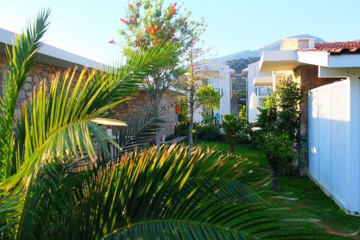 Hotel Exterior 43 of 54