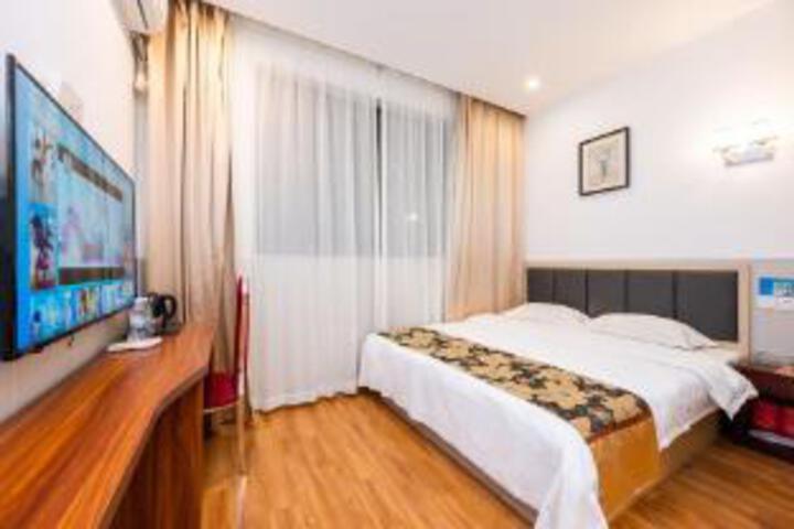 Room 4 of 5