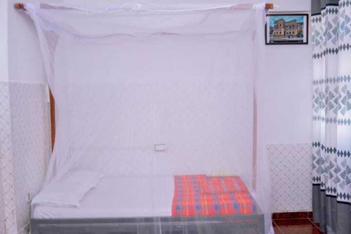 Room 8 of 18