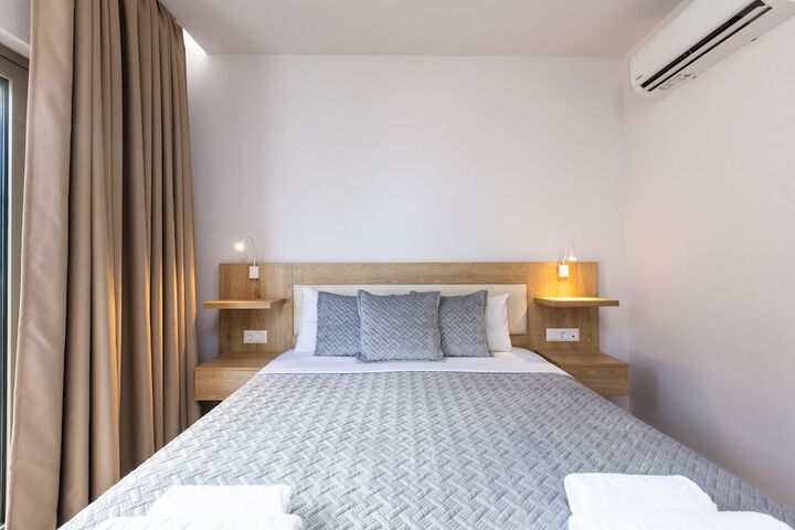 Room 2 of 49