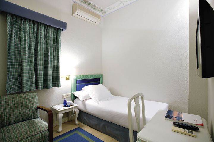 Room 2 of 58