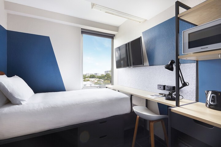 Room 7 of 80