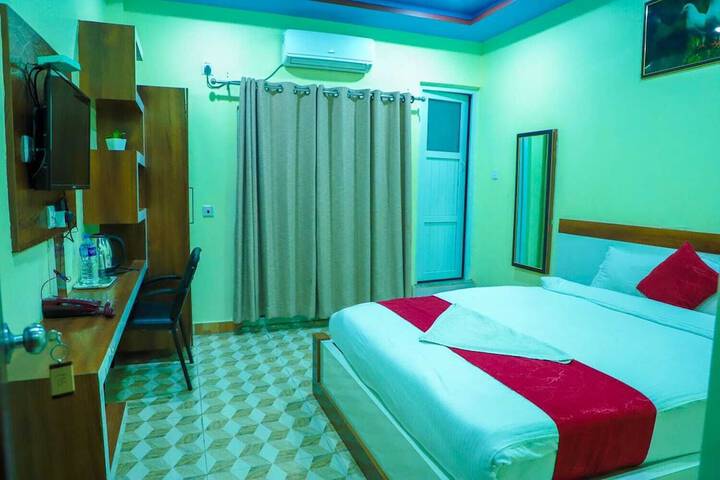 Room 10 of 27