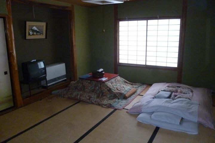Room 14 of 50
