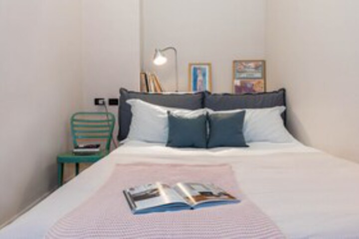 Room 12 of 26