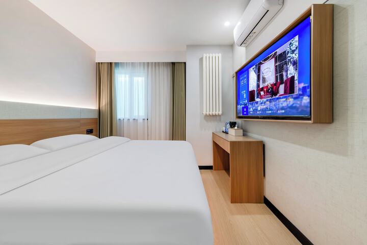 Room 9 of 30