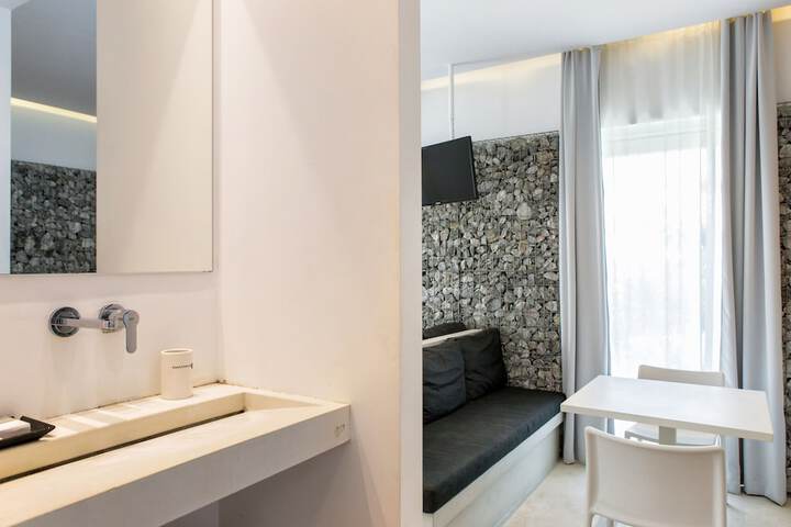 Room 52 of 283
