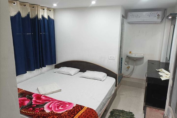 Room 5 of 7